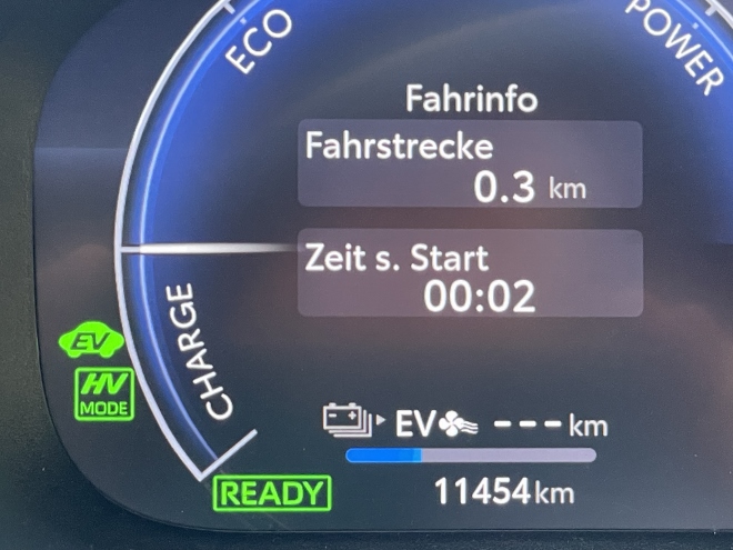 Suzuki Across 2.5 Plug-in Hybrid Test: EV Anzeige, wenn der Suzuki rein elektrisch fährt