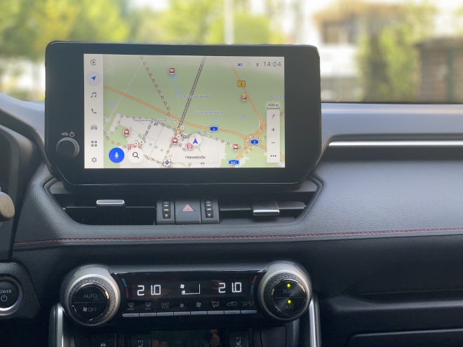 Suzuki Across 2.5 Plug-in Hybrid Test: navigationskarte auf dem Touchscreen
