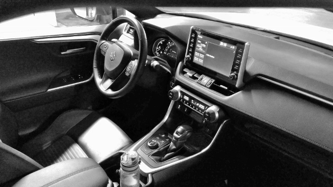 Suzuki Across Plug in Hybrid Interieur