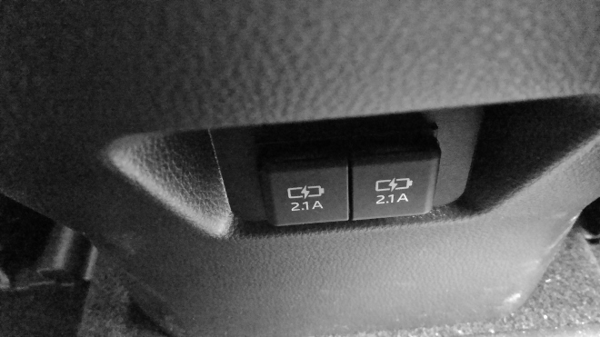 Suzuki Across Plug in Hybrid USB Anschluss hinten