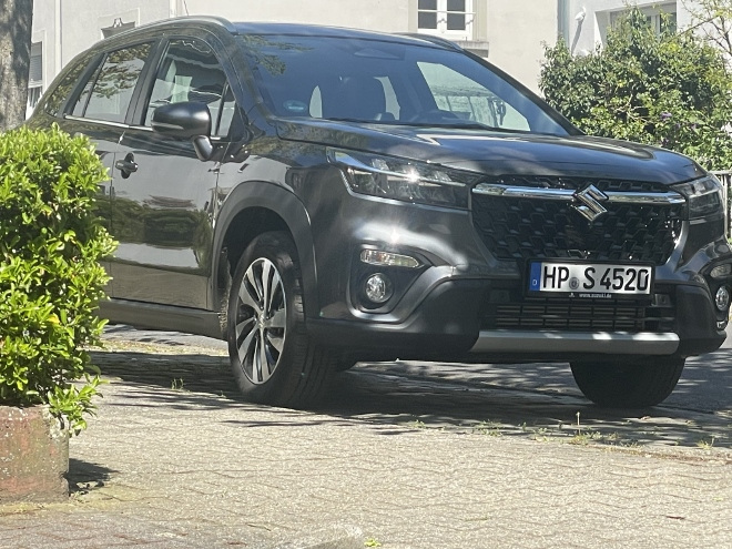 Suzuki S-Cross Hybrid 4x4 mit Schaltgetriebe im Test