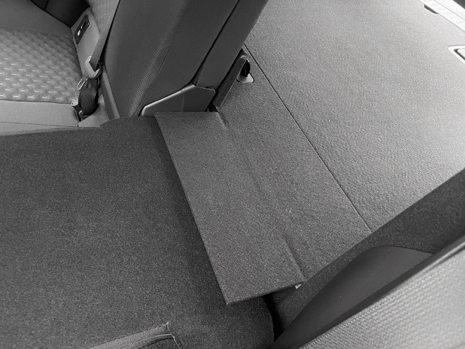 Suzuki Swace Hybrid Kombi Kofferraum und Gepäck Raum mit herunter geklappter Rückbank Lehne