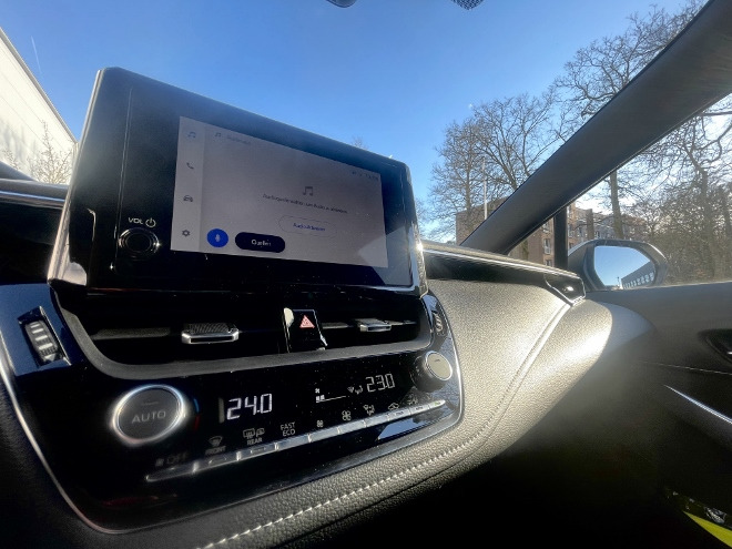 Suzuki Swace Hybrid Kombi großer Touscreen Bildschirm