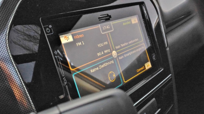 Suzuki Vitara Hybrid Bildschirm