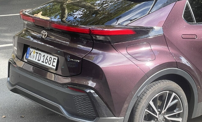 Toyota C-HR Plug in Hybrid Heck und Heckspoiler