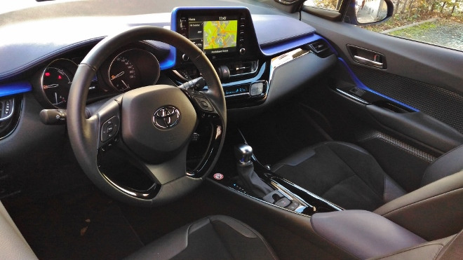 Innenraum und Sitze des Toyota C-HR Hybrid 2.0 184 PS Facelift