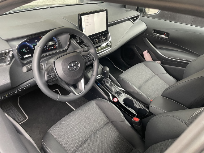 Toyota Corolla 1.8 Hybrid Cockpit und Innenraum