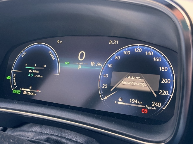 Toyota Corolla 1.8 Hybrid Tacho, Hybridanzeige und Verbrauchsanzeige