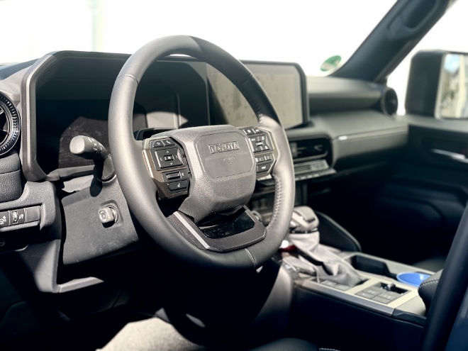 Test Toyota Land Cruiser Executive 2.8 Diesel: Lenkrad mit Bedientasten