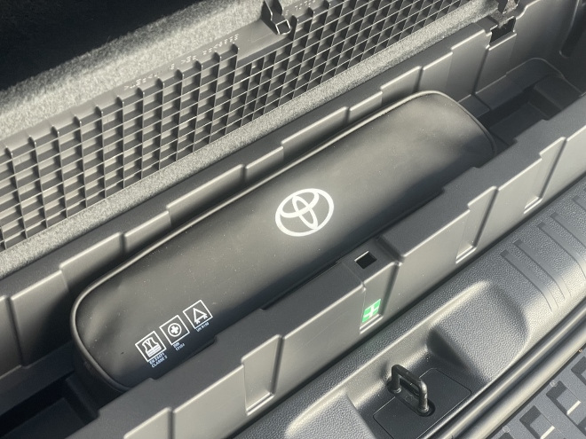 Test Toyota Land Cruiser Executive 2.8 Diesel: bodenfach im Kofferraum