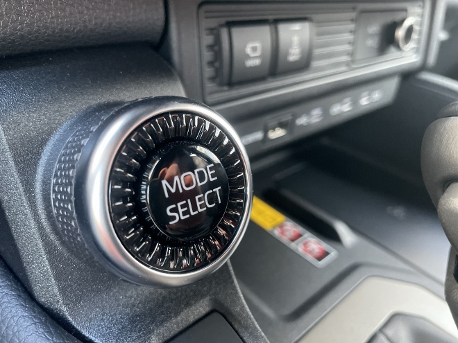 Test Toyota Land Cruiser Executive 2.8 Diesel: Mode Select Drehschalter für die Fahrprogramme