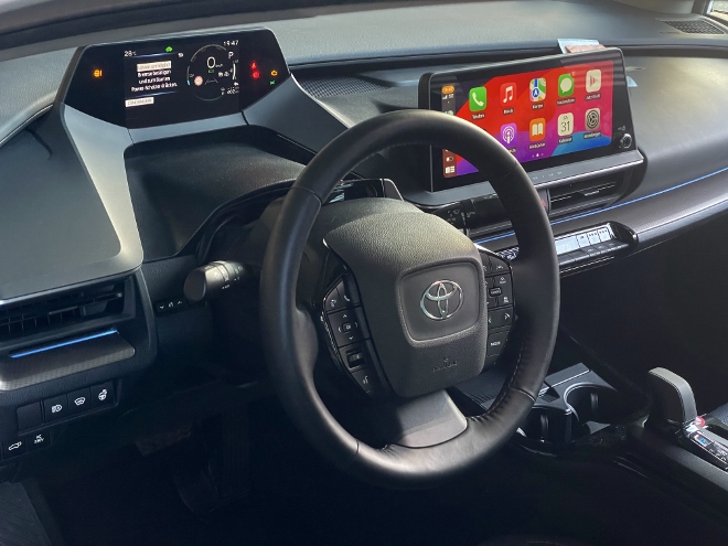 Neuer Toyota Prius Plug in Hybrid cockpit, Lenkrad und Instrumente