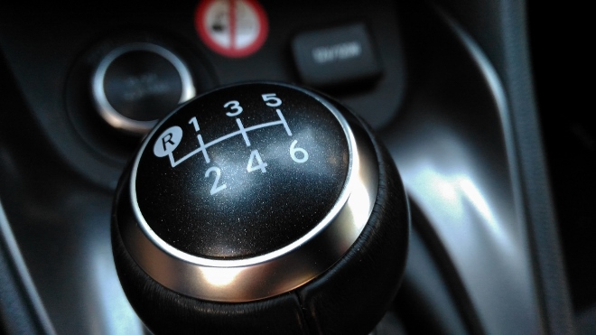 6-Gang Schaltgetriebe und Schaltknauf des Toyota Yaris GR