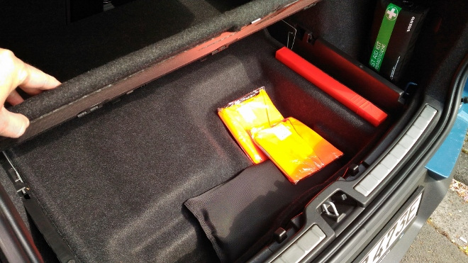 Volvo C40 Recharge Twin Motor Kofferraum Bodenfach und doppelter Ladeboden